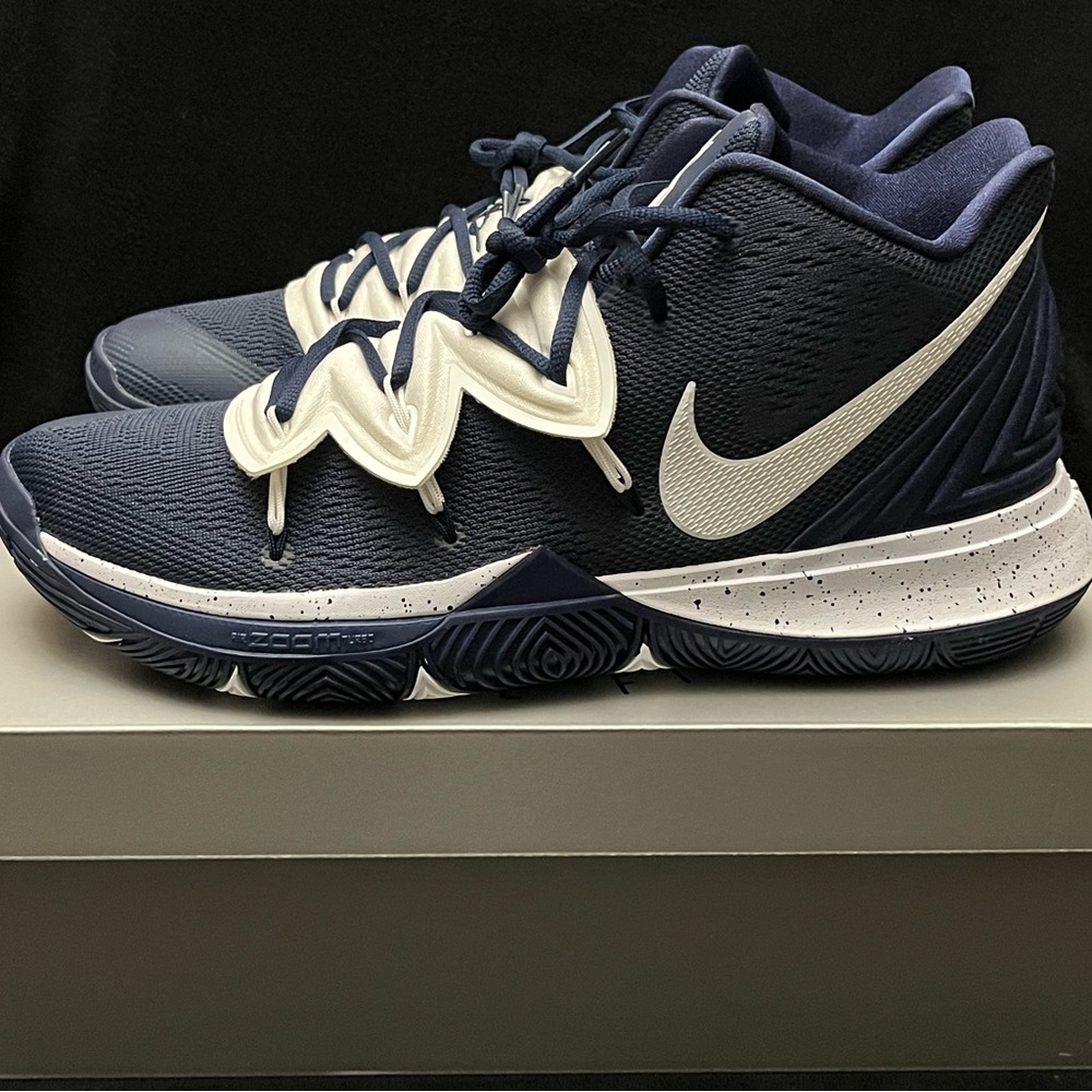 Nike Men’s Kyrie Irving Five Sneakers